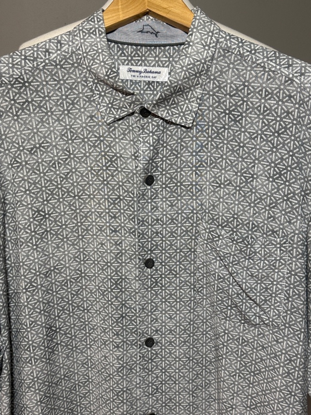 Tommy Bahama Gray Geometric Short-Sleeve Button-Down Shirt - XL - Picture 2 of 12